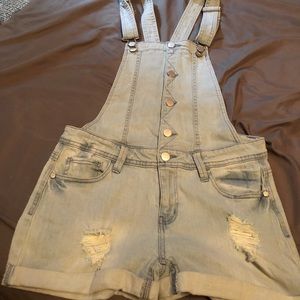 Light wash Denim Overalls!